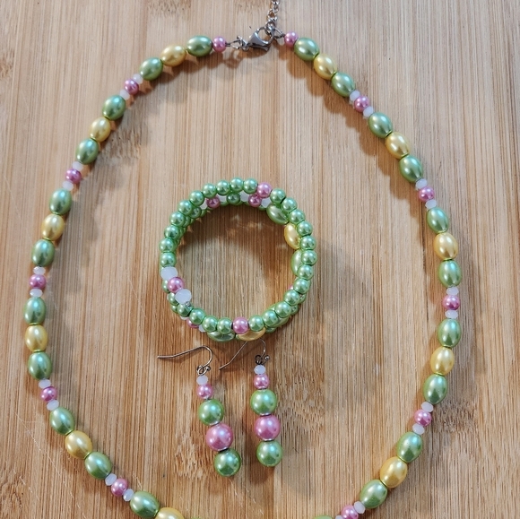 Hand Crafted 3 Piece Jewelry Set Faux Pearls Green Yellow Pink White Necklace - Picture 7 of 10